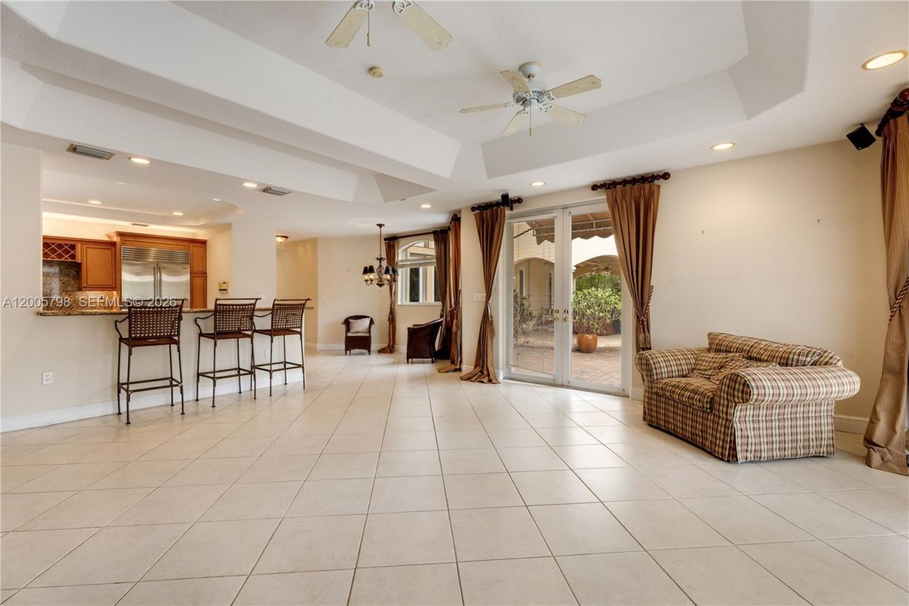 11071 SW 28th St , Miami, FL 33165 Photo