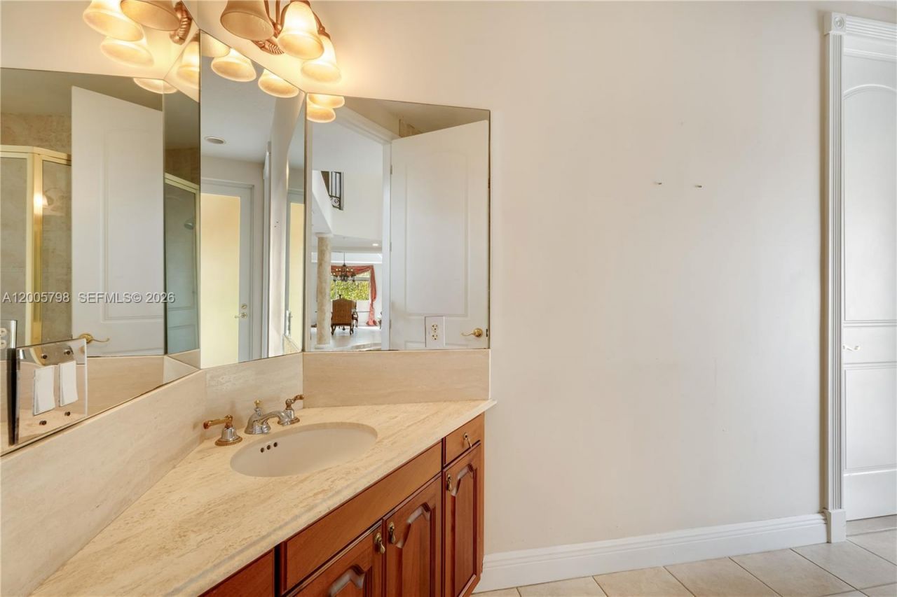 11071 SW 28th St , Miami, FL 33165 Photo