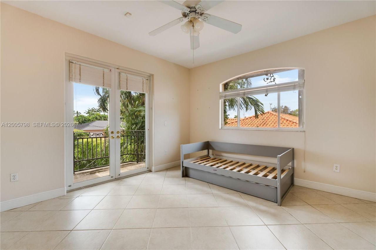 11071 SW 28th St , Miami, FL 33165 Photo