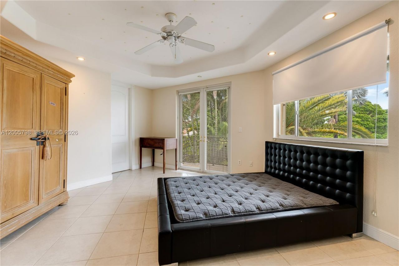 11071 SW 28th St , Miami, FL 33165 Photo