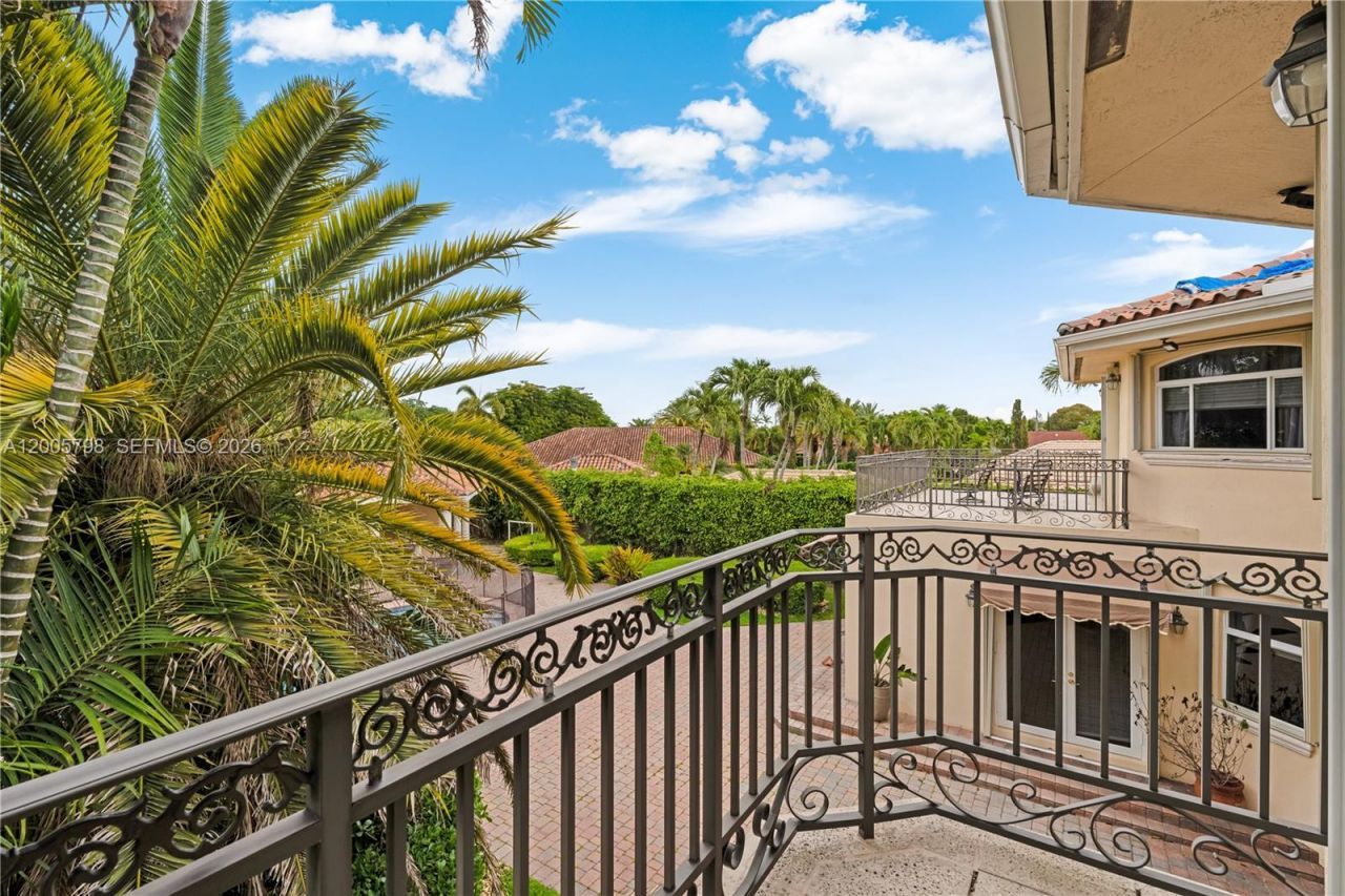 11071 SW 28th St , Miami, FL 33165 Photo