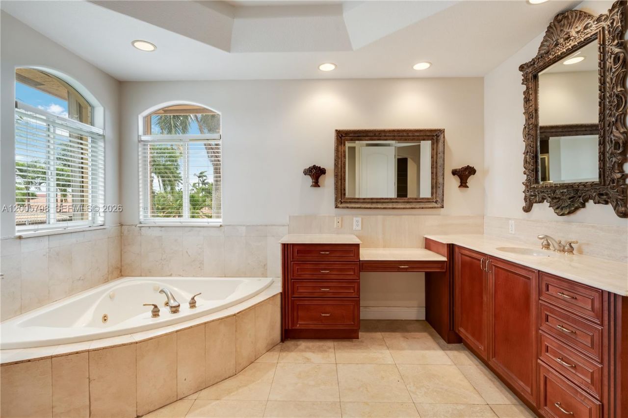 11071 SW 28th St , Miami, FL 33165 Photo