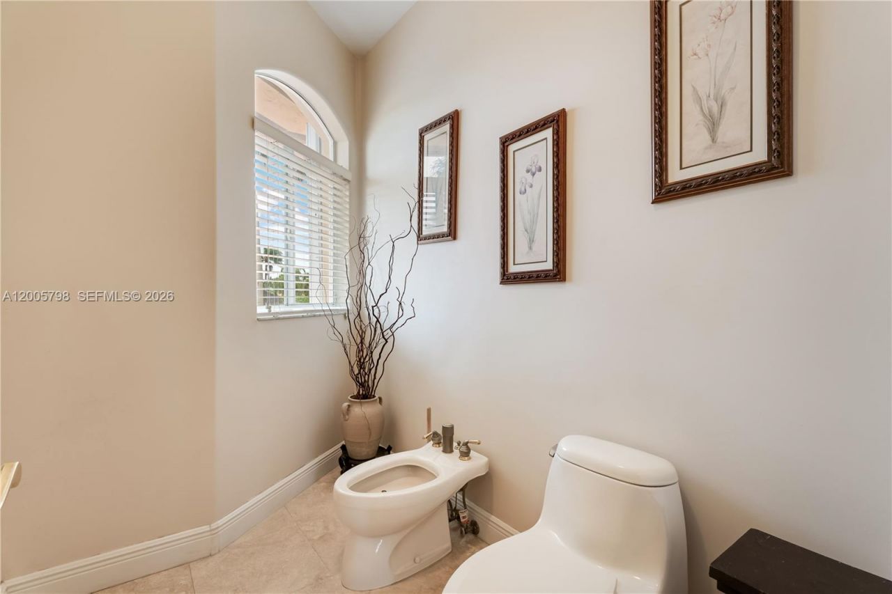 11071 SW 28th St , Miami, FL 33165 Photo