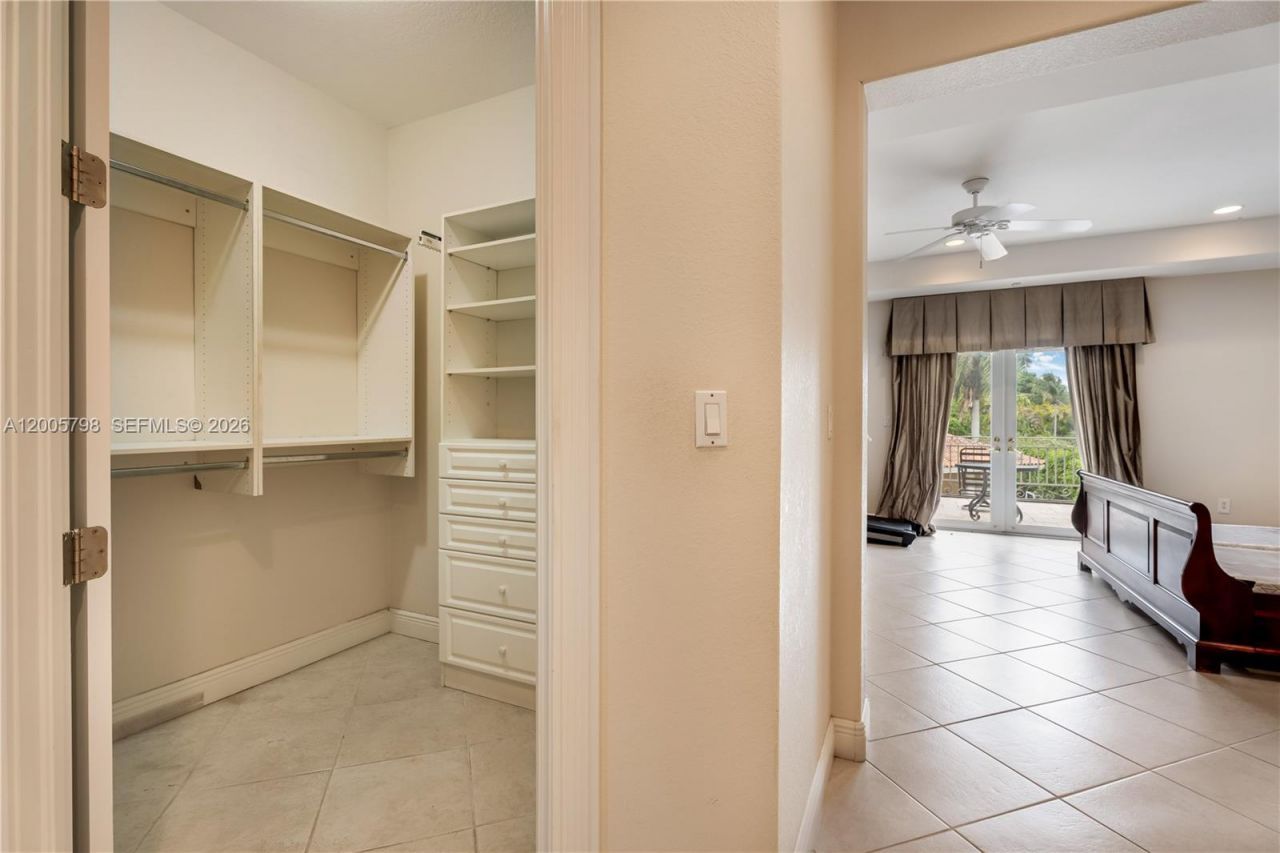 11071 SW 28th St , Miami, FL 33165 Photo