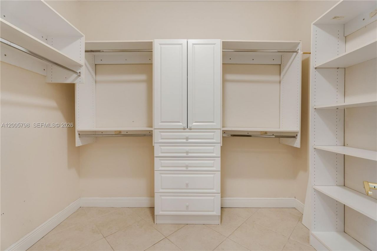 11071 SW 28th St , Miami, FL 33165 Photo