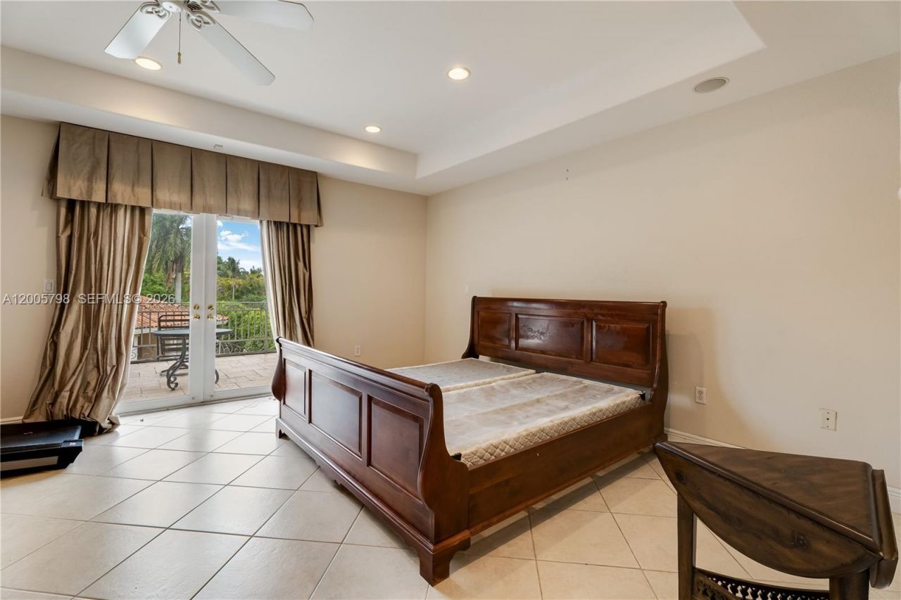 11071 SW 28th St , Miami, FL 33165 Photo