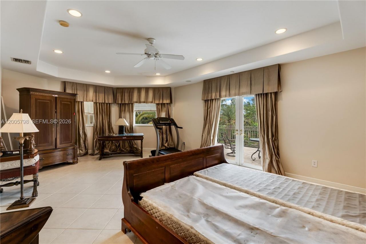 11071 SW 28th St , Miami, FL 33165 Photo