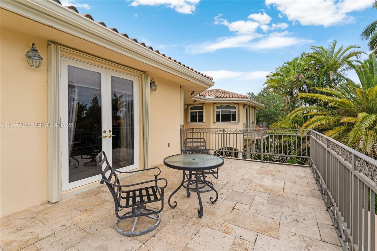 11071 SW 28th St , Miami, FL 33165 Photo