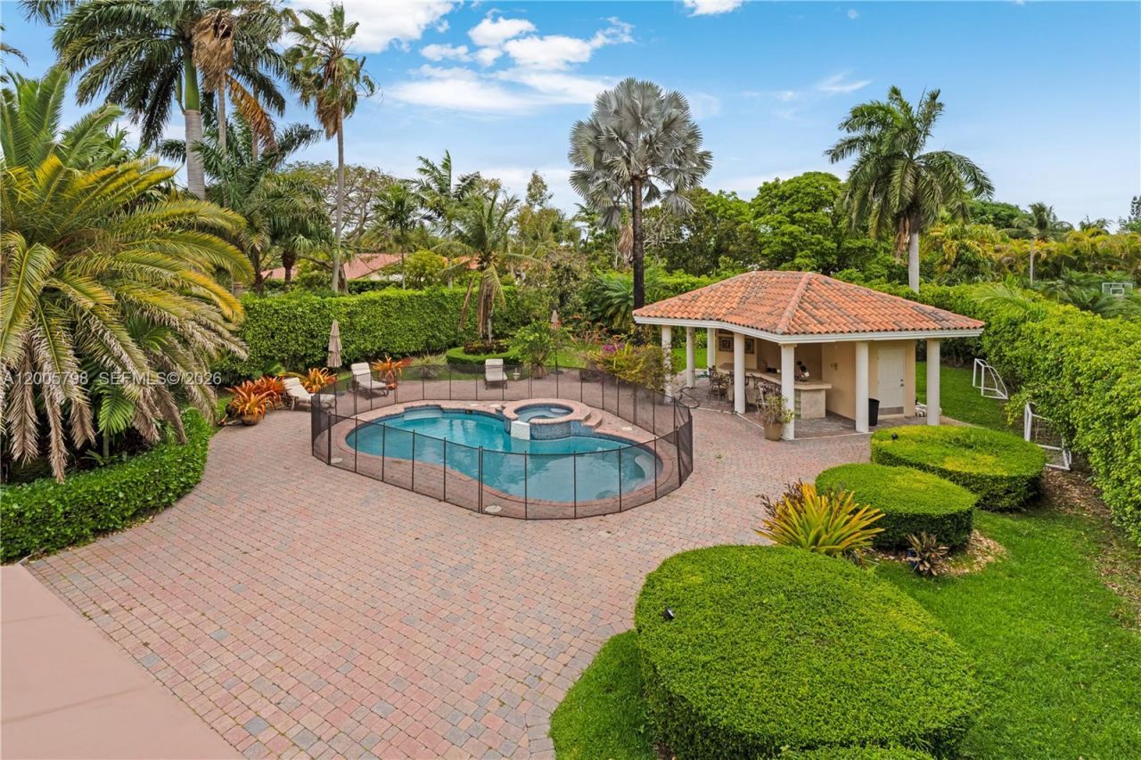 11071 SW 28th St , Miami, FL 33165 Photo