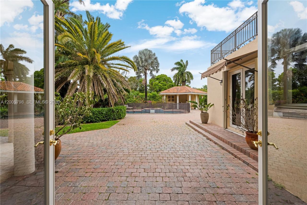 11071 SW 28th St , Miami, FL 33165 Photo