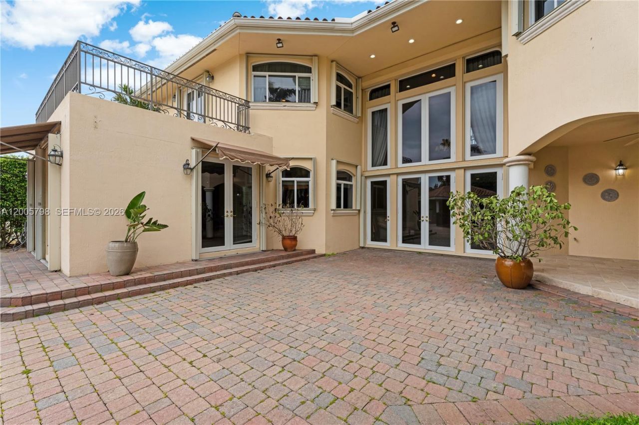 11071 SW 28th St , Miami, FL 33165 Photo