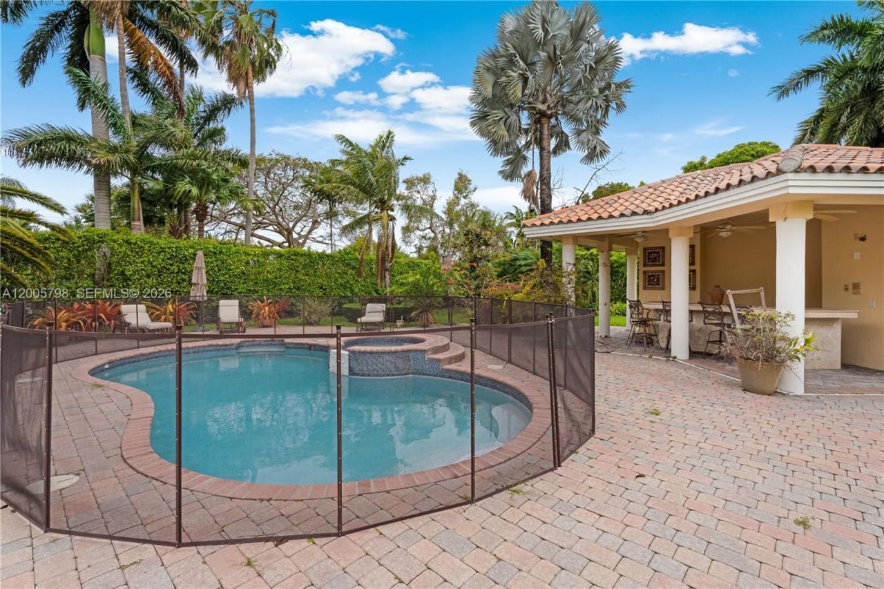 11071 SW 28th St , Miami, FL 33165 Photo