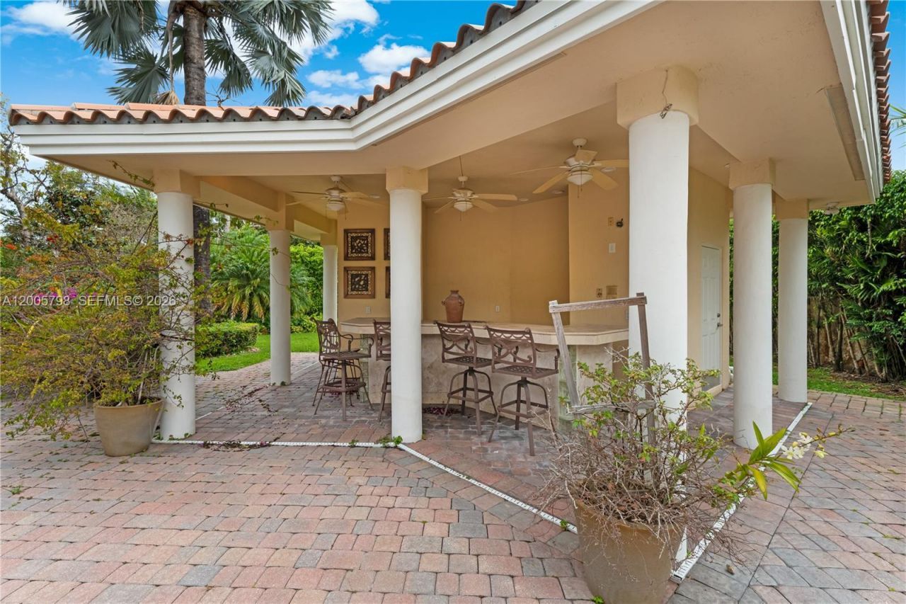 11071 SW 28th St , Miami, FL 33165 Photo