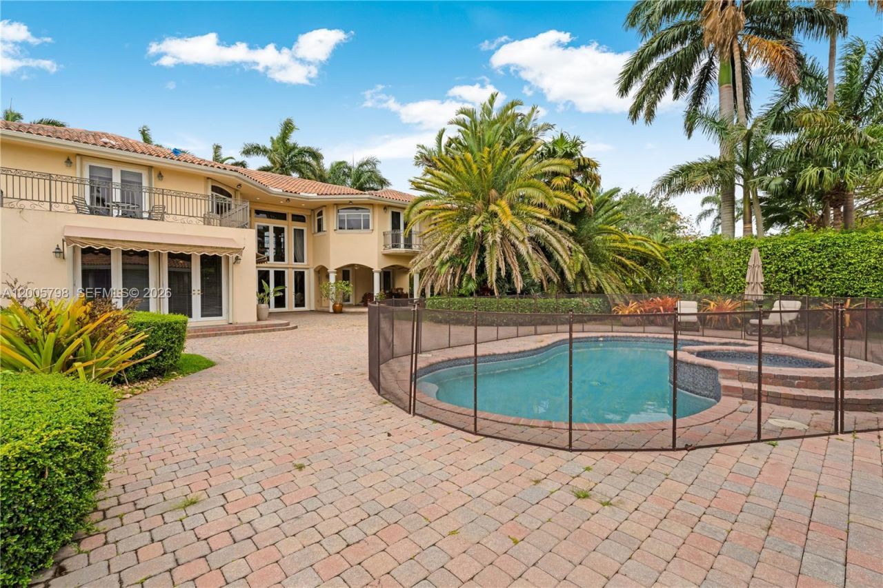 11071 SW 28th St , Miami, FL 33165 Photo