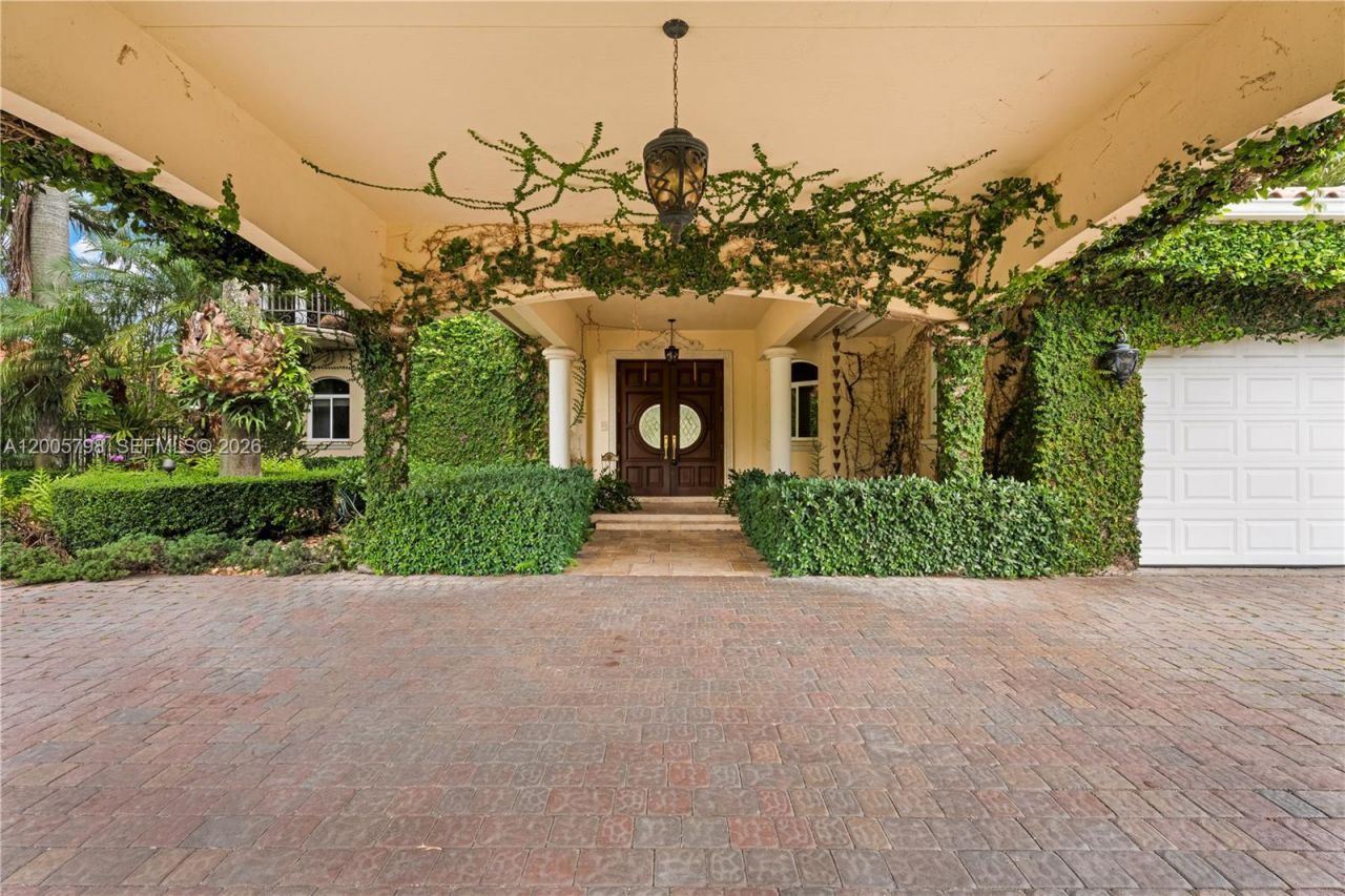 11071 SW 28th St , Miami, FL 33165 Photo