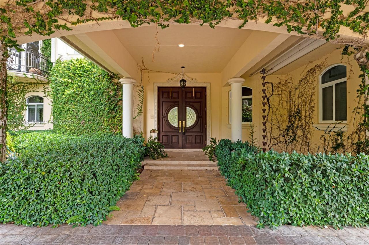 11071 SW 28th St , Miami, FL 33165 Photo