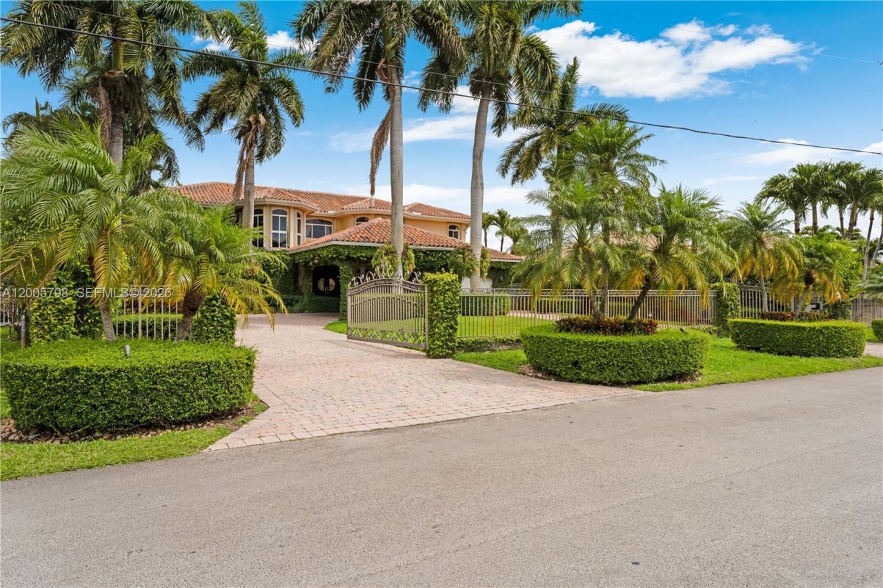 11071 SW 28th St , Miami, FL 33165 Photo