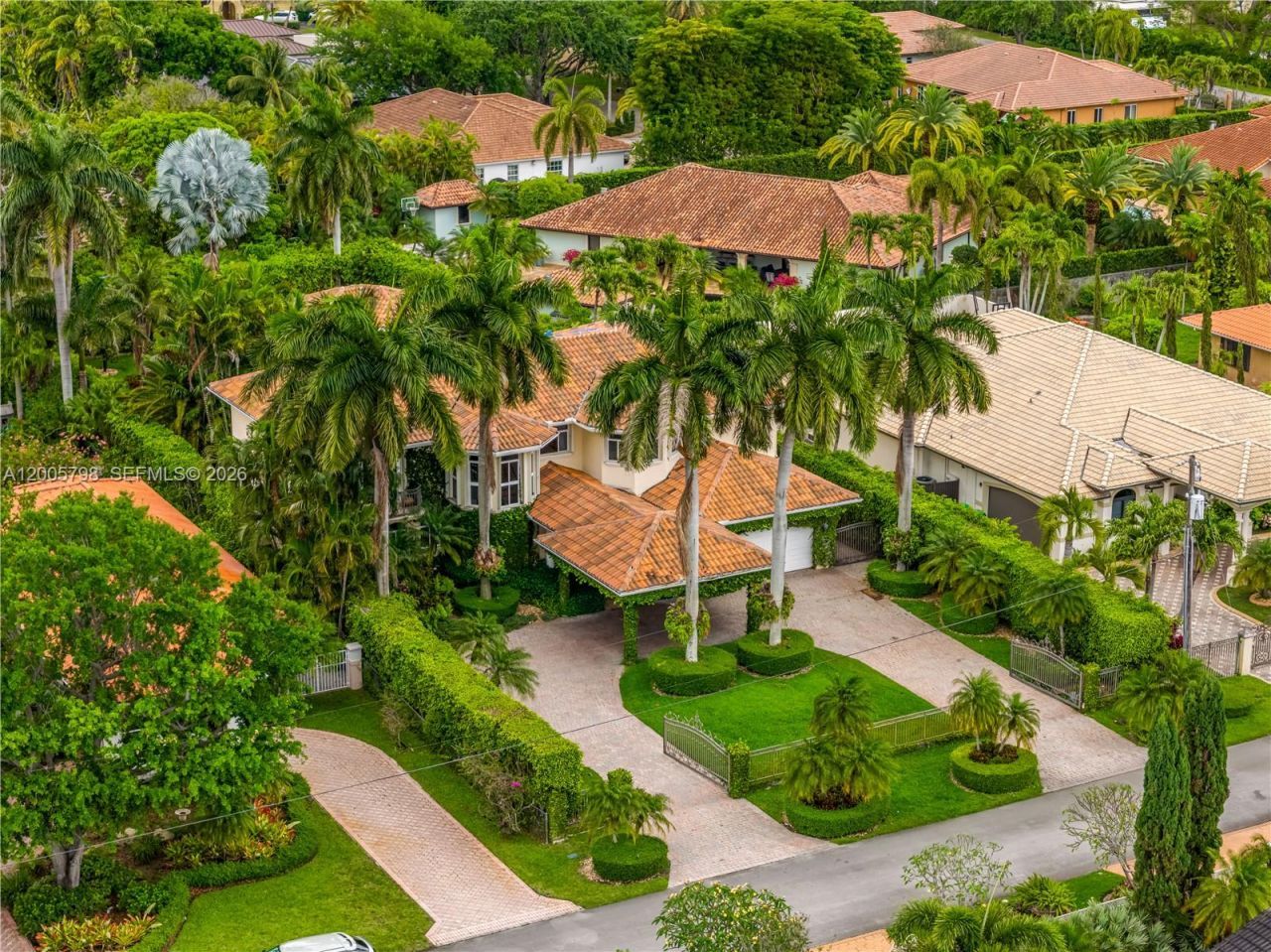 11071 SW 28th St , Miami, FL 33165 Photo