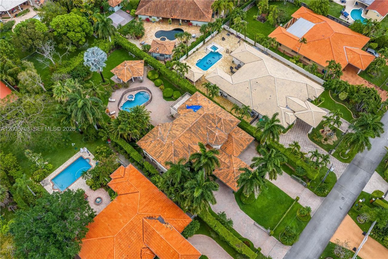 11071 SW 28th St , Miami, FL 33165 Photo