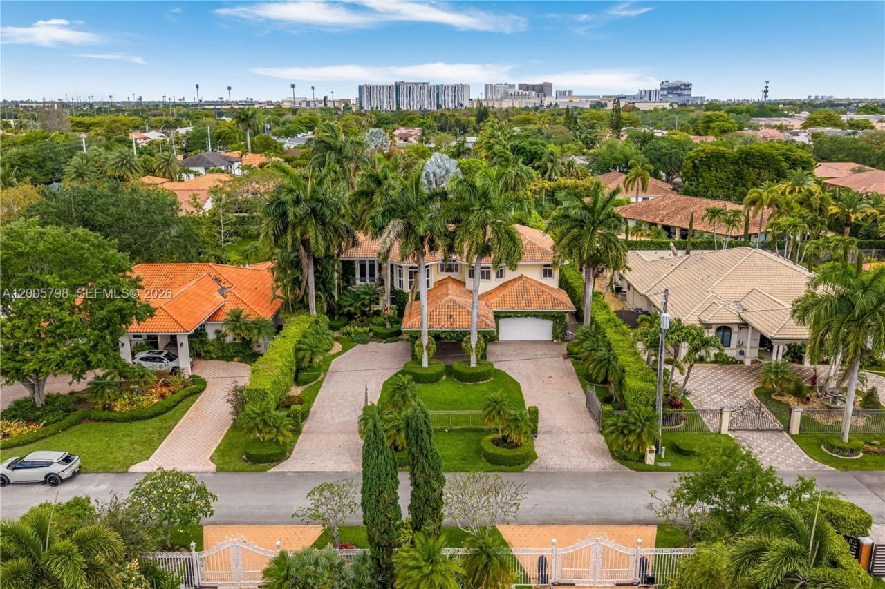 11071 SW 28th St , Miami, FL 33165 Photo