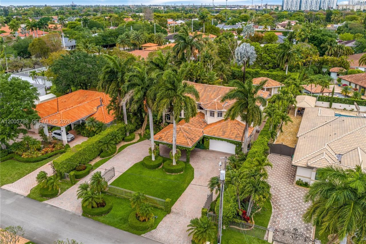 11071 SW 28th St , Miami, FL 33165 Photo