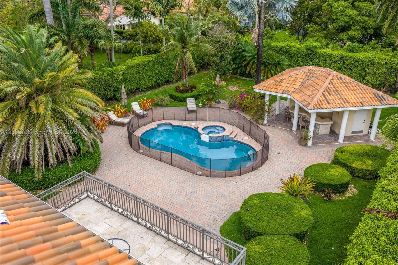 11071 SW 28th St , Miami, FL 33165 Photo