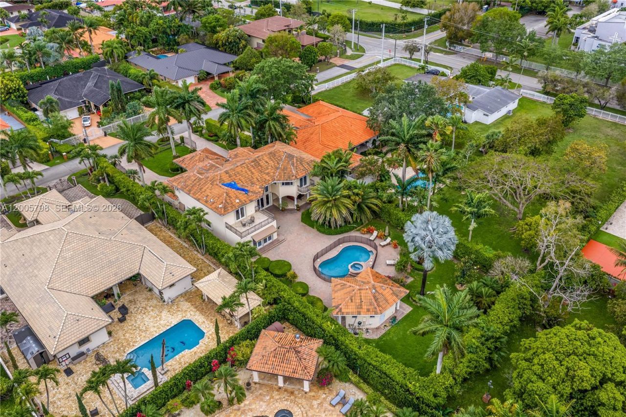 11071 SW 28th St , Miami, FL 33165 Photo