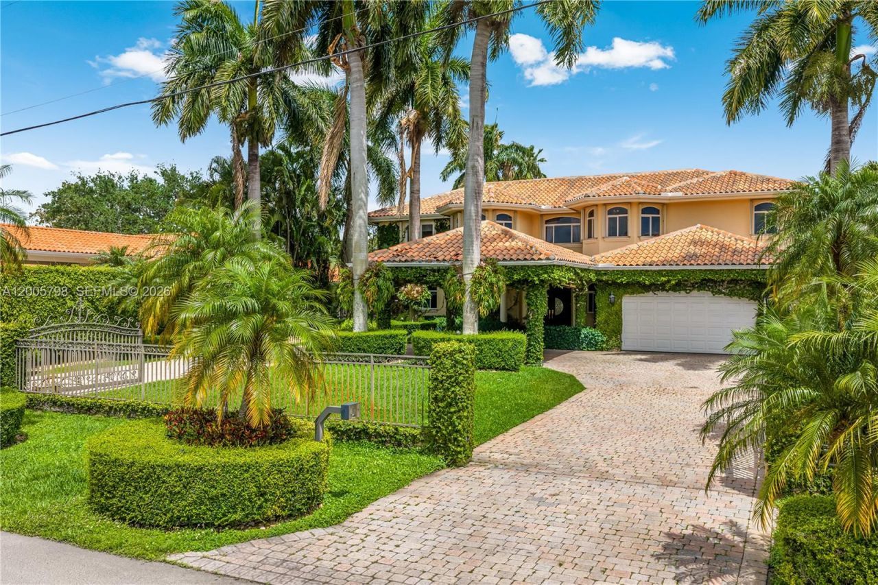 11071 SW 28th St , Miami, FL 33165 Photo