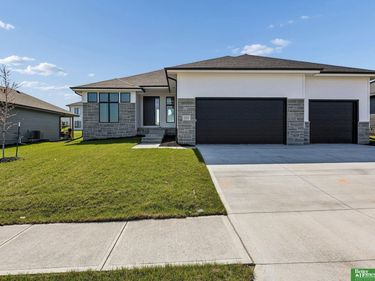 12375 lake Vista Drive , Papillion, NE 68046