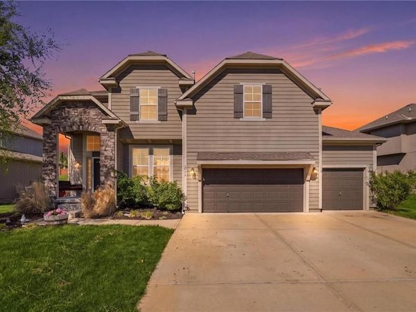 2776 W Sitka Drive, Olathe, KS 66061