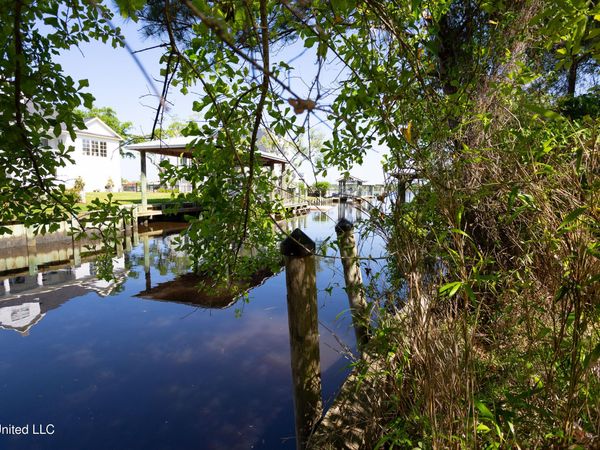1305 Cove Avenue, Ocean Springs, MS 39564