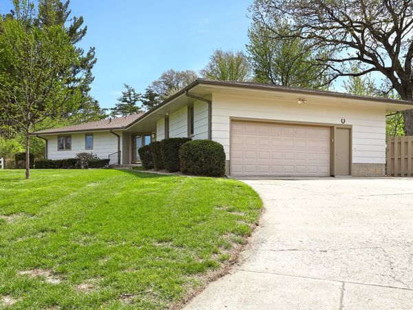 1305 S 4th Avenue W, Newton, IA 50208