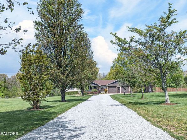 7668 Plateau Rd, Crossville, TN 38571