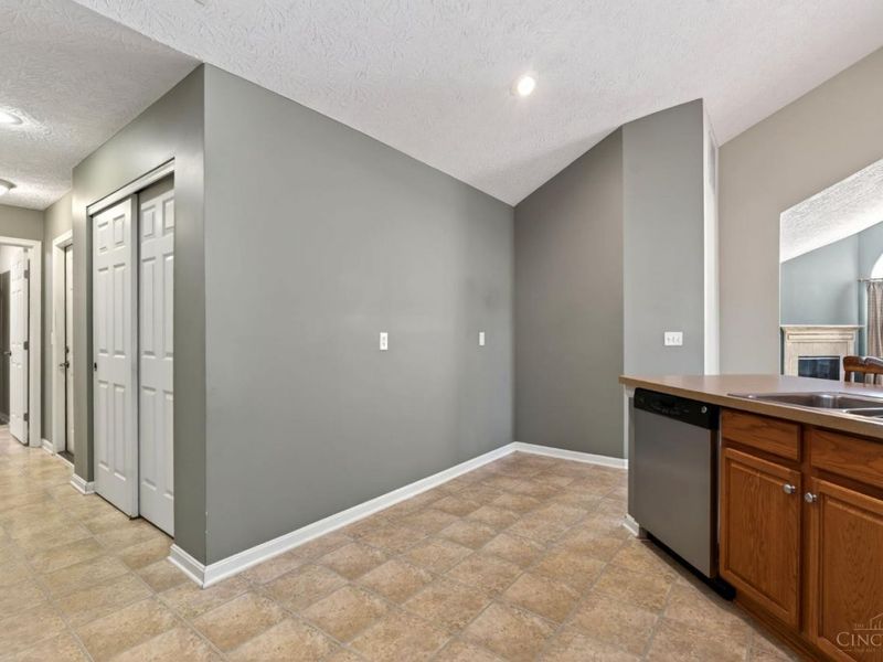 1364 Cotswold Lane, Hamilton, OH 45013 Photo 12