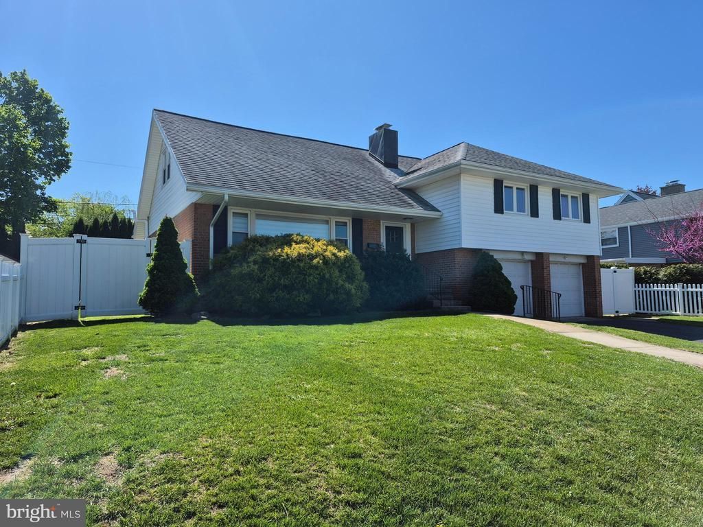 2402 BELL DRIVE, READING, PA 19609