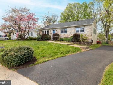 17 RECH AVENUE, ORELAND, PA 19075