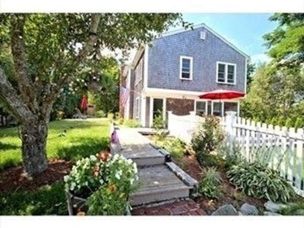 64 River St, Plymouth, MA 02360
