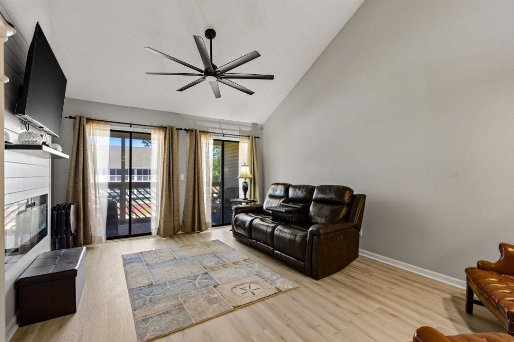 1100 Possum Trot Rd. Photo 2