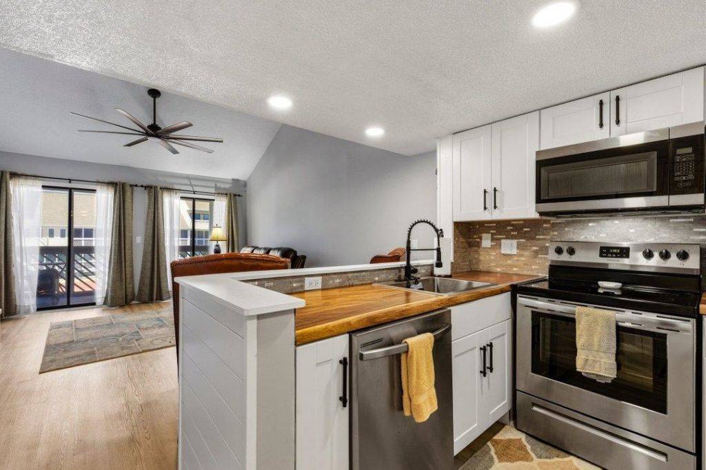 1100 Possum Trot Rd. Photo 6