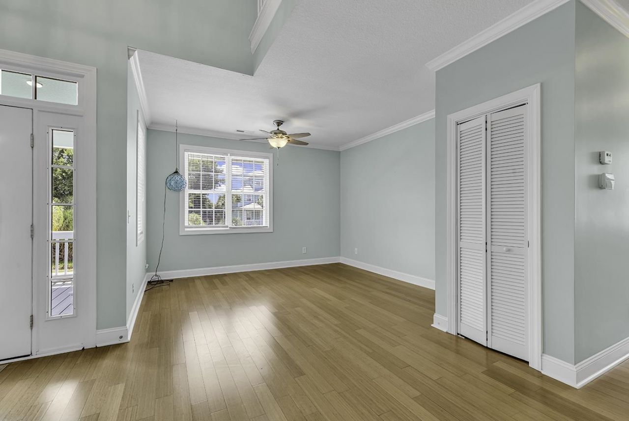 6 Cottage Dr.  Photo 4