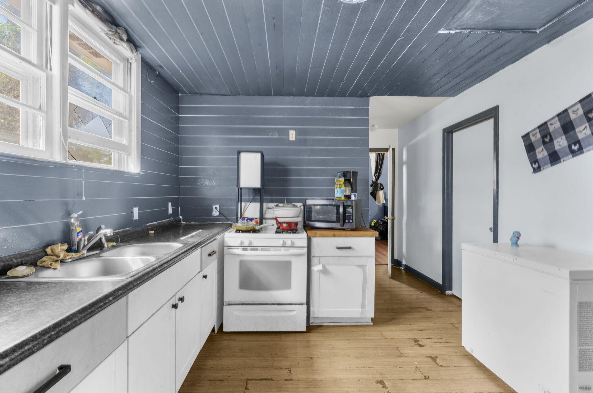 5869 Kirkwood Avenue Photo 4