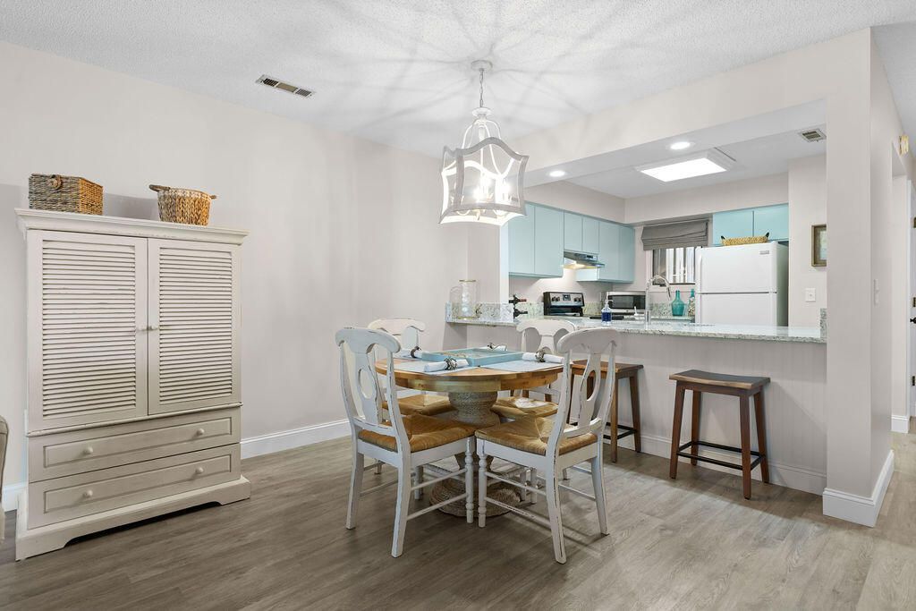 2469 Racquet Club Drive Photo 11