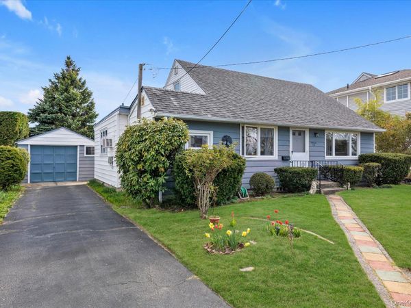 112 Harrison Place , Massapequa, NY 11758