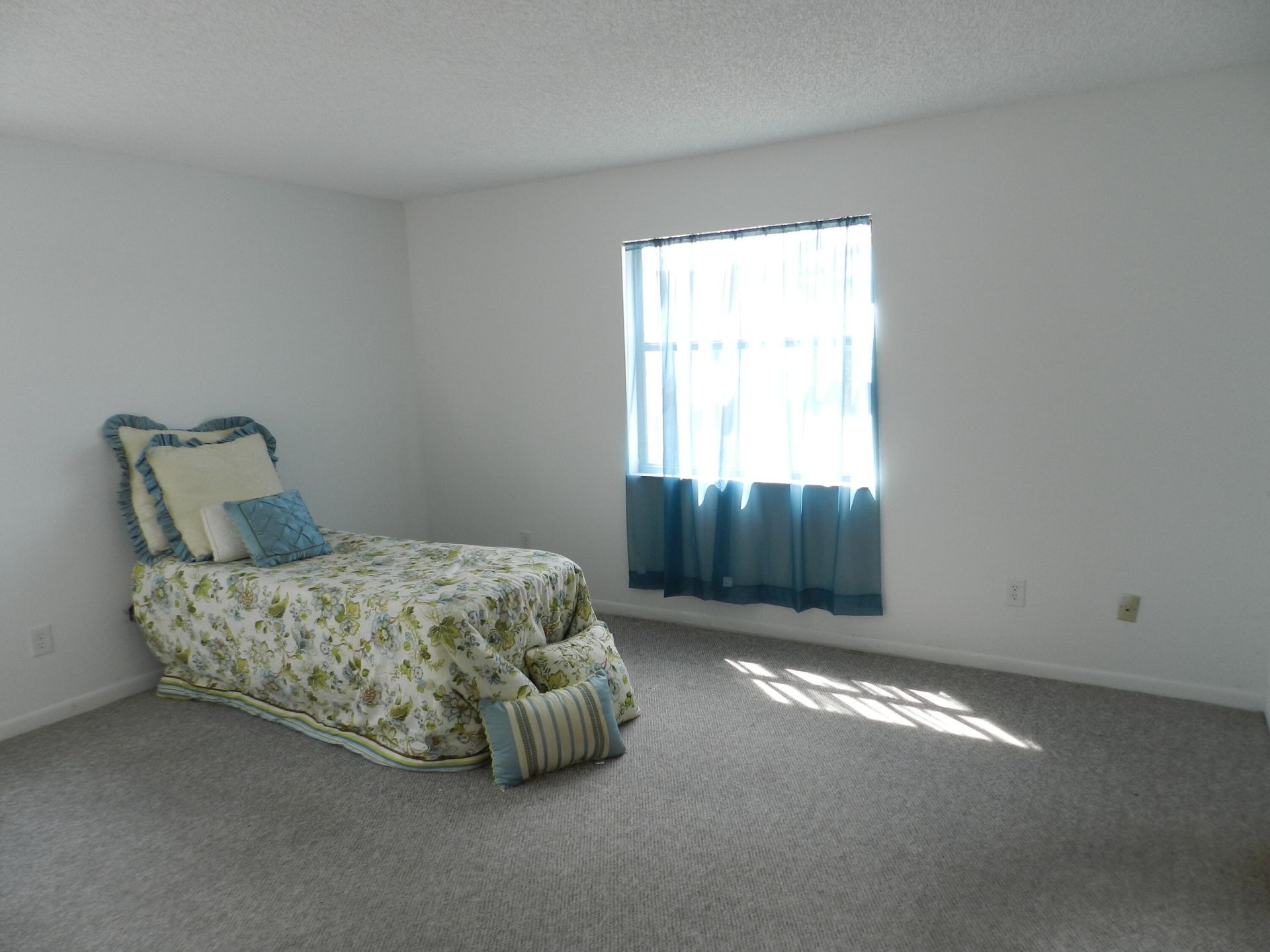 1110 E Lakeview Dr Drive E, Royal Palm Beach, FL 33411 Photo