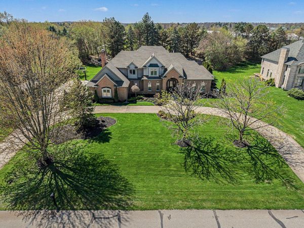 5050 Village Road, Saline, MI 48176