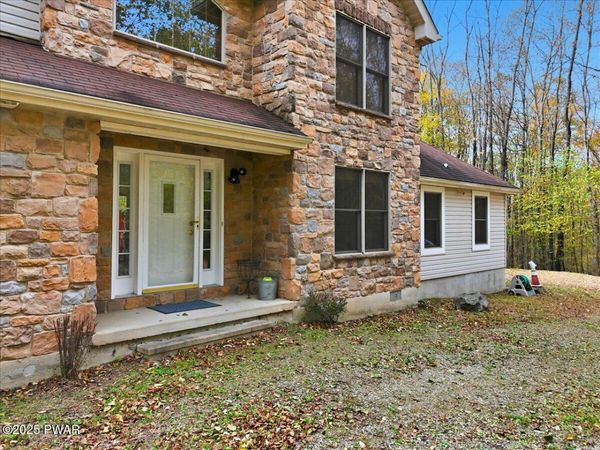 135 Split Rock Road , Newfoundland, PA 18445