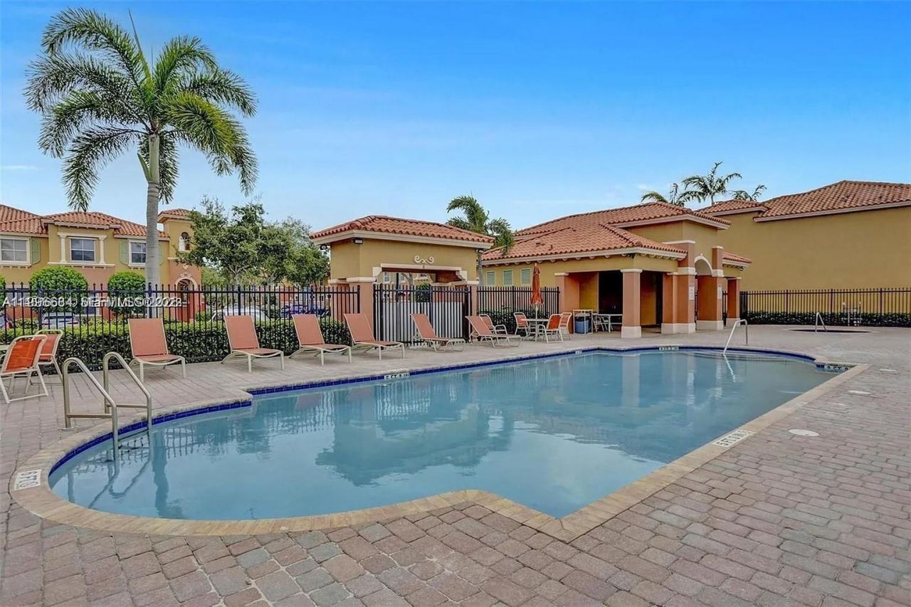 10679 SW 6th St, Unit 902, Pembroke Pines, FL 33025 Photo