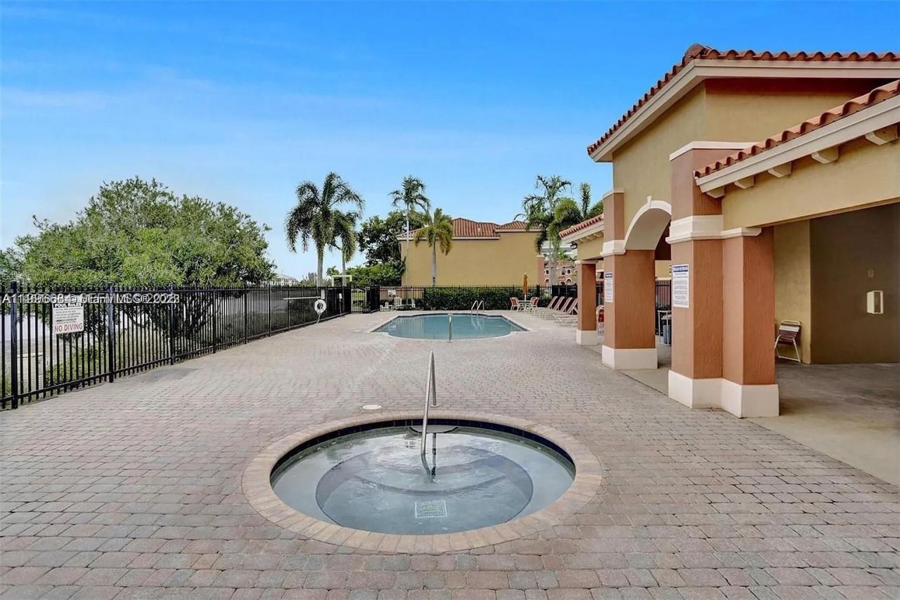 10679 SW 6th St, Unit 902, Pembroke Pines, FL 33025 Photo