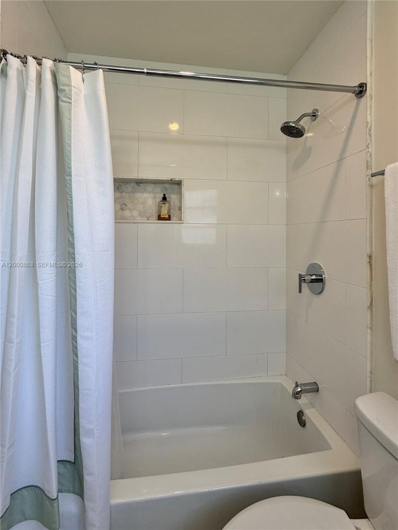 18750 NE 18th Ave , Unit 251, Miami, FL 33179 Photo