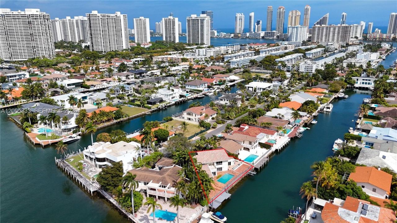 3226 NE 168th St , North Miami Beach, FL 33160 Photo